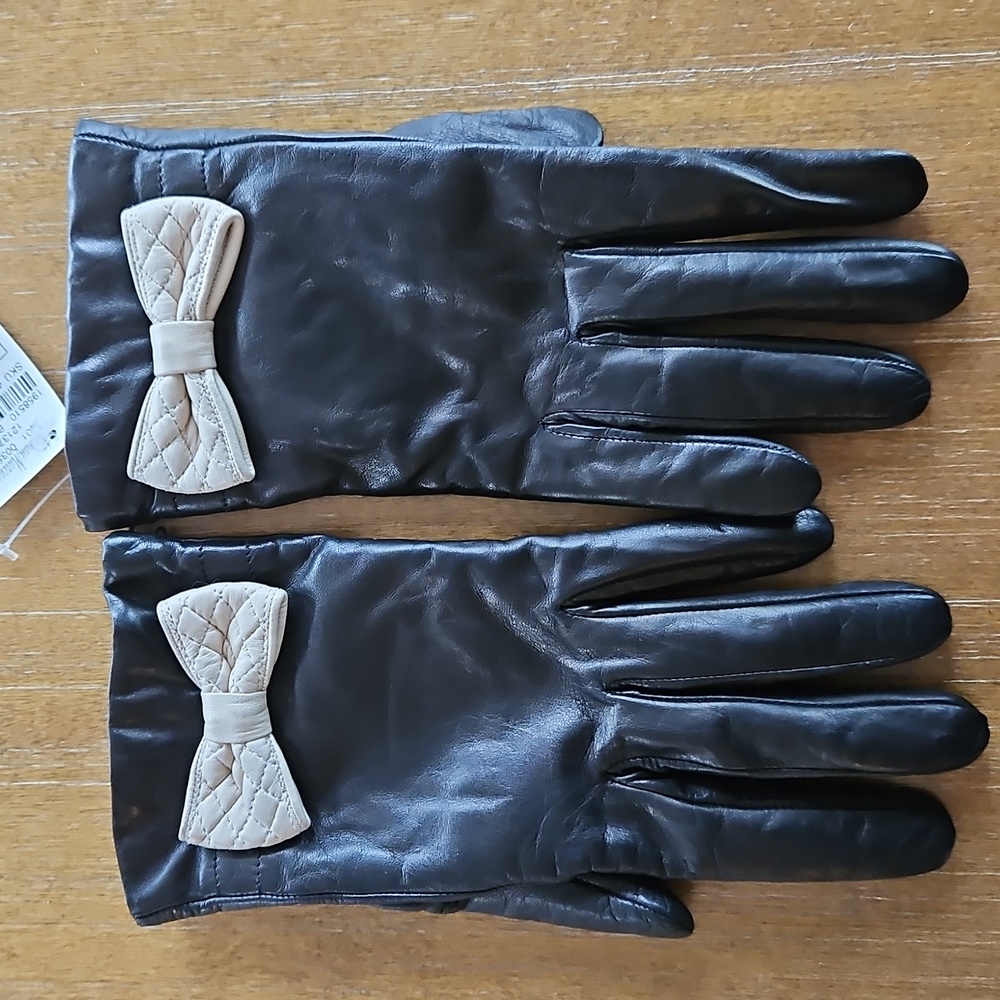 Nwt Neiman Marcus Elegant Black Leather And Cashmere  Gloves with Cream Bows